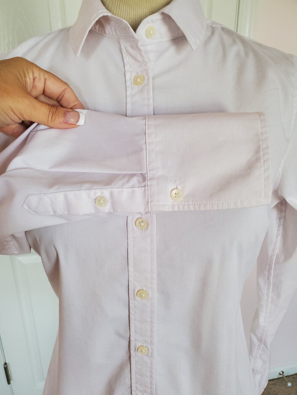 Banana Republic "RileyII" Shirt Designed to Create a Tailored Silhoutte (Size 6) - Picture 9 of 16